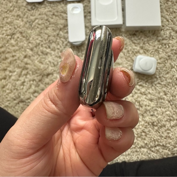 VGUC Apple Watch Series 6 44mm Silver Stainless Model with White Sport Band - Picture 12 of 16